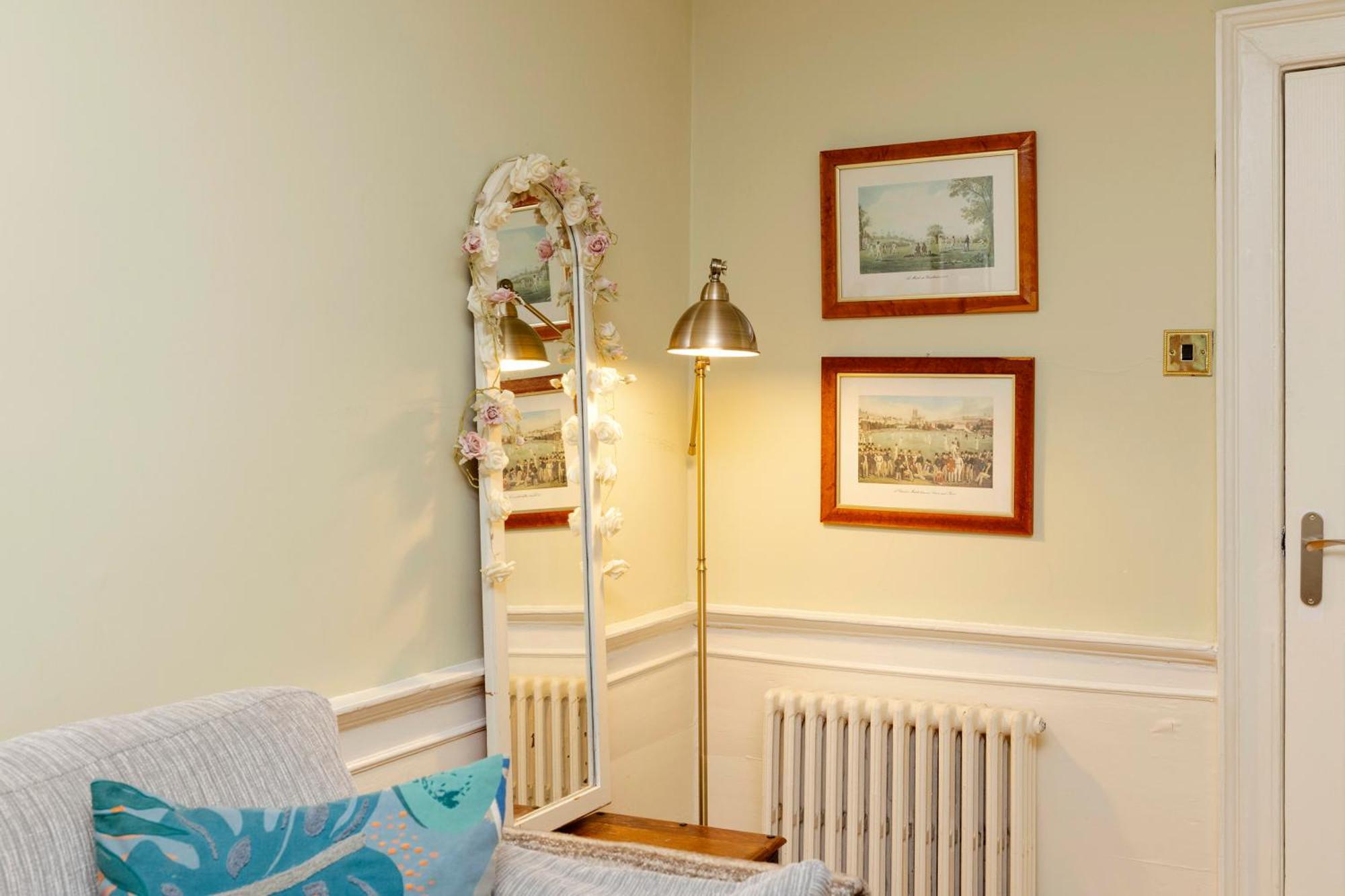 Joivy Beautiful Apartment, Private Garden, Calton Hill Edinburgh Exterior photo