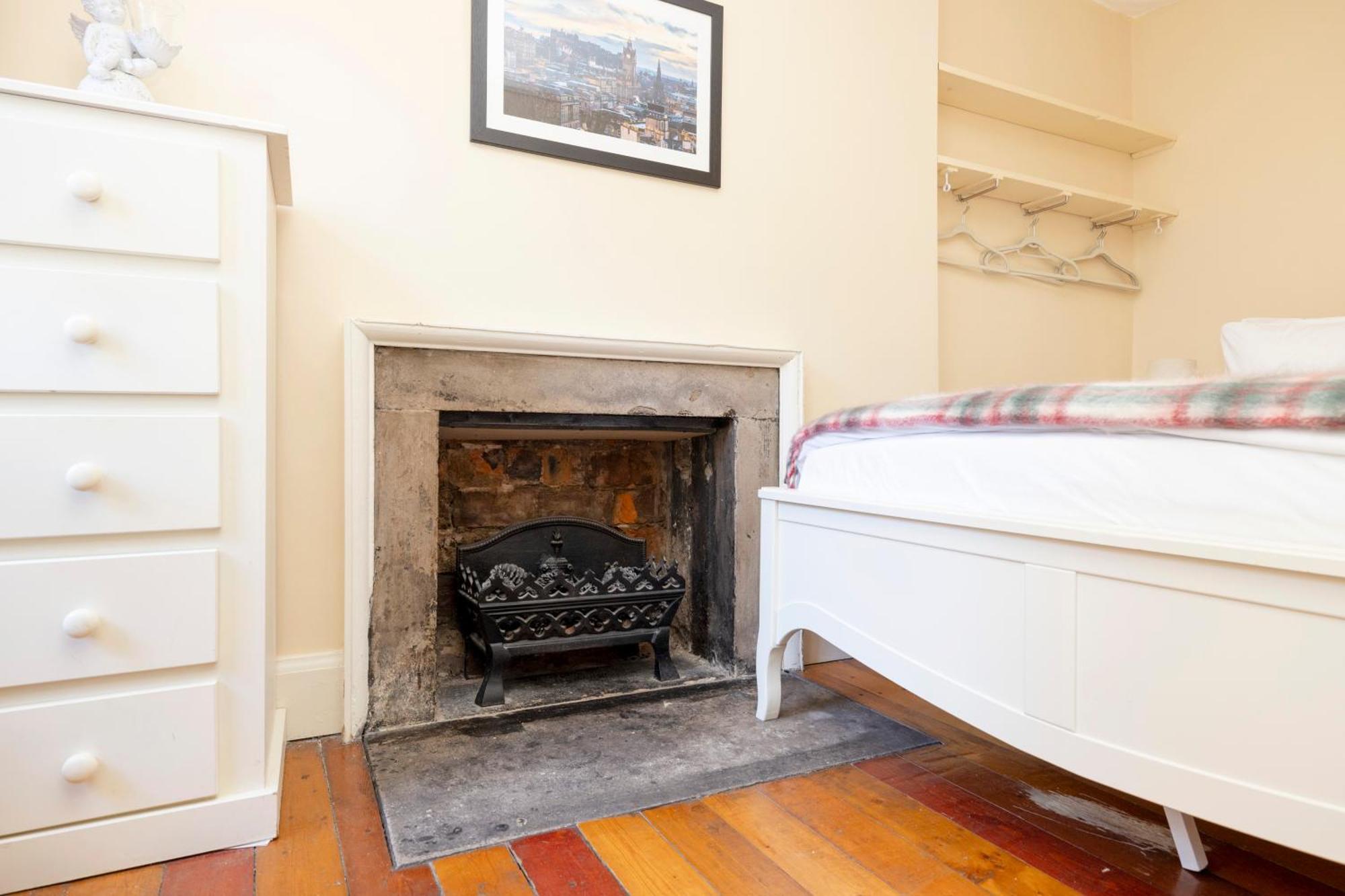 Joivy Beautiful Apartment, Private Garden, Calton Hill Edinburgh Exterior photo